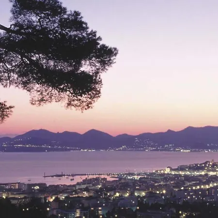 Cg Armenonville White アパート *